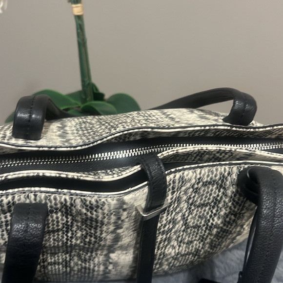 **GIVY FOR MIXLUX*** Vince Camuto Animal print Tote with leather straps - Picture 6 of 13